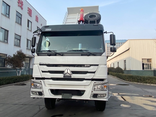 6X4 Sinotruk HOWO 10 Reifen Volumen Sandspender Lkw Dump Truck mit 300L Tanker
