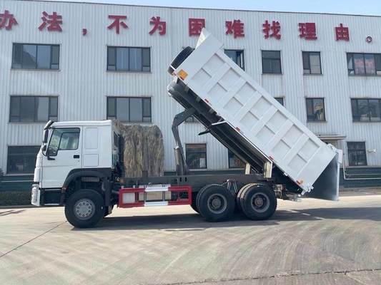 6X4 Sinotruk HOWO 10 Reifen Volumen Sandspender Lkw Dump Truck mit 300L Tanker