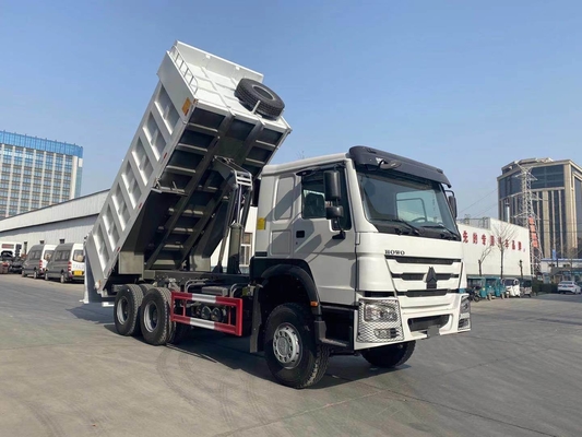 6X4 Sinotruk HOWO 10 Reifen Volumen Sandspender Lkw Dump Truck mit 300L Tanker