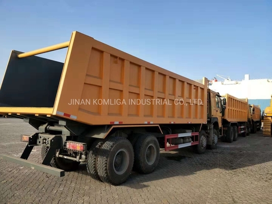 Cnhtc HOWO Sinotruk 8X4 Traktor/Tipper-Truck/Schwerlastwagen mit 300L Tanker