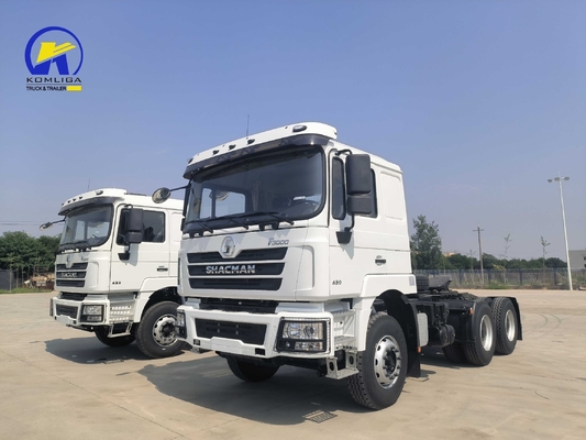 10 Räder schwerer Shacman-Traktor-Lkw-Kopf mit Sitzplätzen ≤ 5 und Motorkapazität &gt; 8L