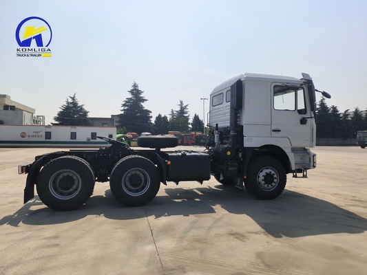10 Räder schwerer Shacman-Traktor-Lkw-Kopf mit Sitzplätzen ≤ 5 und Motorkapazität &gt; 8L
