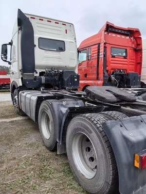 Euro 2 Emissionsstandard verwendet 2022 Jahr 6X4 HOWO 570HP Traktor für den russischen Markt