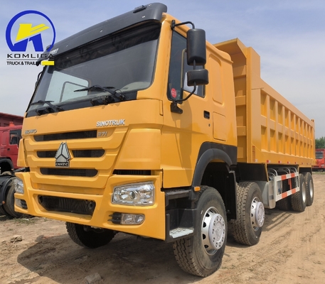 Vorwärtshebe-Stil Sinotruk HOWO 8X4 Dump Truck mit großer Kapazität und gelbem Dumping
