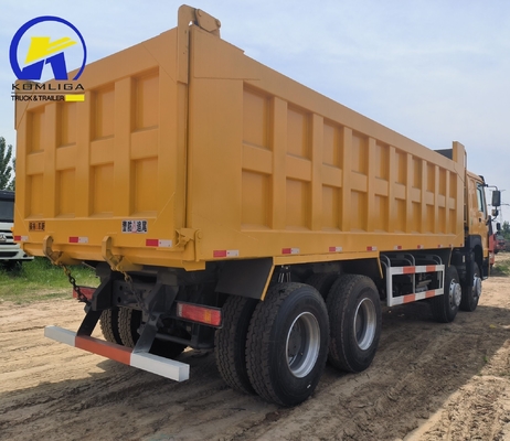 Vorwärtshebe-Stil Sinotruk HOWO 8X4 Dump Truck mit großer Kapazität und gelbem Dumping