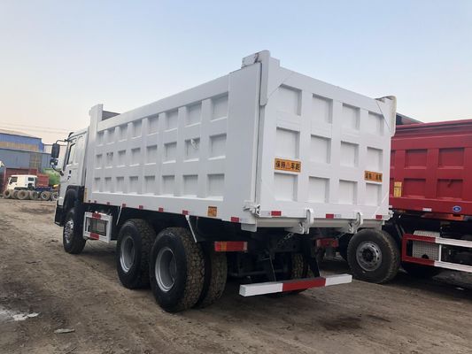 Gebrauchtes Sinitruk HOWO 6X4 10 Räder 30t Dumper Truck Zz3257n3847A mit 300L Tanker