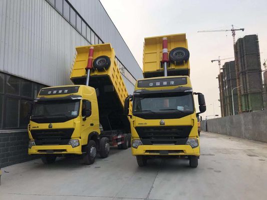 Sinotruk HOWO 8X4 12-Rad-Tipper-Lkw mit 300L Kraftstofftankschiff Ladekapazität 21-30t
