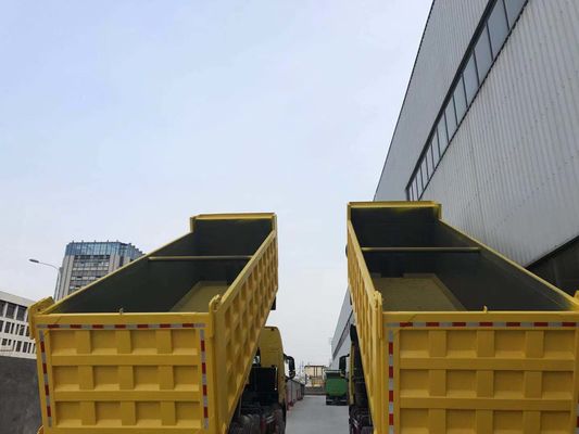Sinotruk HOWO 8X4 12-Rad-Tipper-Lkw mit 300L Kraftstofftankschiff Ladekapazität 21-30t