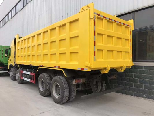 Sinotruk HOWO 8X4 12-Rad-Tipper-Lkw mit 300L Kraftstofftankschiff Ladekapazität 21-30t