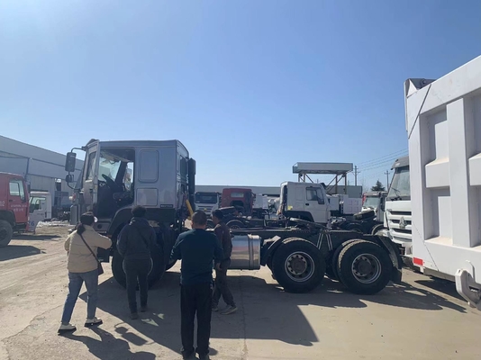 Dieselfracht Schleppfahrzeug 10 Räder Anhänger Kopf Hauptförderer Sinotruk HOWO 6X4 Traktor