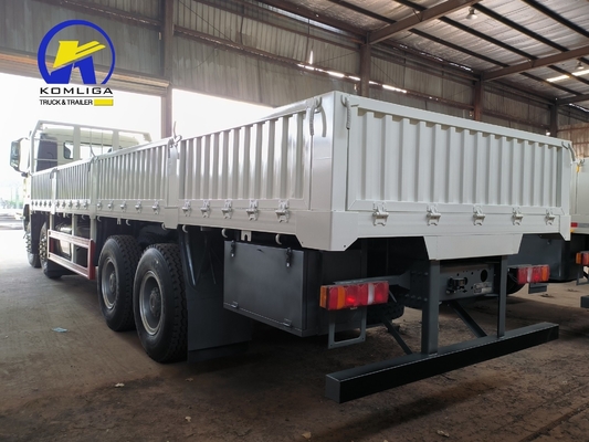 Rohrloser Reifendesign Sinotruk HOWO 8X4 Schwerlastwagen mit Wly6t46 Getriebe
