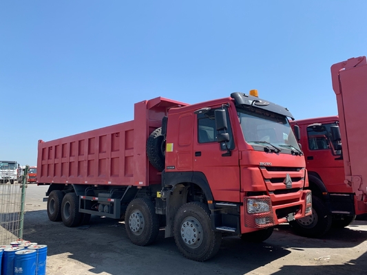 Second Hand Sinotruk 8X4 12 Räder HOWO Tipper Gebraucht-Dump Truck mit einem Schläfer und A / C