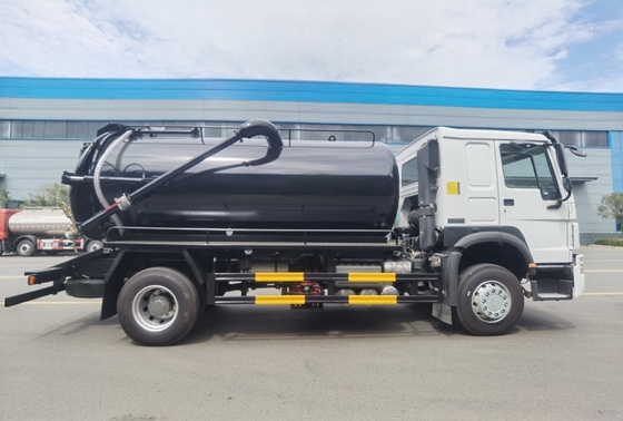 Sinotruk 4X2 Schwerlastwagen HOWO Septikpumpe mit Getriebe Hw19710 Motormodell Wd615