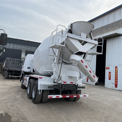 Sinotruck HOWO 6X4 8m3 9m3 10m3 Zementmischwagen mit doppelt reduzierender Antriebsachse