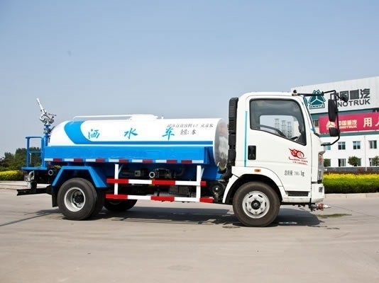 30T Nutzlastwagen Sinotruck HOWO 4X2 Mini 2000 Gallonen Wasserwagen mit D12.42 Motor