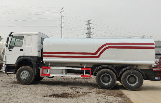 30 Tonnen Nutzlast Gebrauchtwasserfahrzeug Tank Sinotruck HOWO 6X4 10 Rad 375PS 20000 Liter