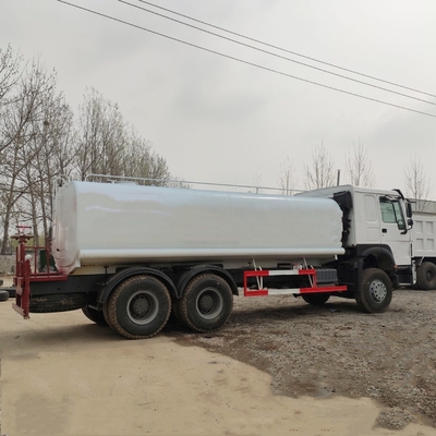 Sinotruck HOWO 371HP 6X4 Wasserbehälter mit einer Motorkapazität von &gt; 8 L und einem langlebigen Design