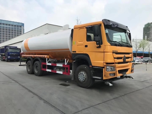 25m3 Ölspeicherkapazität Sinotruck HOWO 6X4 Kraftstoffbehälter mit 2 Feuerlöschern