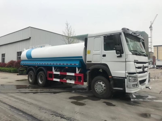 25m3 Ölspeicherkapazität Sinotruck HOWO 6X4 Kraftstoffbehälter mit 2 Feuerlöschern