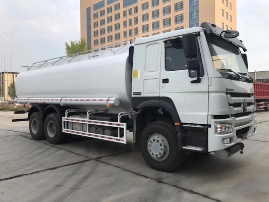 25m3 Ölspeicherkapazität Sinotruck HOWO 6X4 Kraftstoffbehälter mit 2 Feuerlöschern