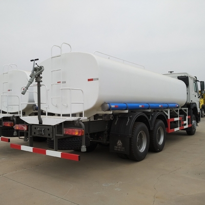 Sinotruk HOWO Wasserbehälter Lkw Kabine mit einem Schlafliege und zwei Sitzplätzen Motorkapazität&gt;8L