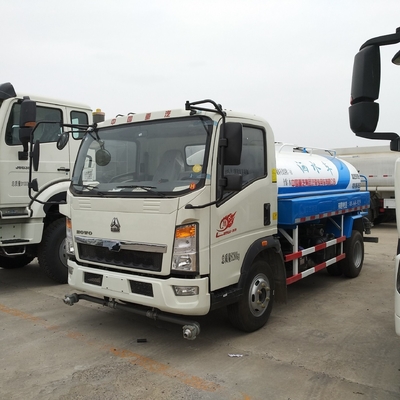 Sinotruk HOWO 6X4 Sprinkler-Wasserfahrzeug mit API-Ventil Ein Schlafraum und zwei Sitzplätze