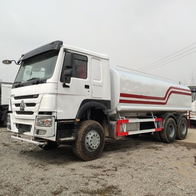 1X9000 Kgs Vorderachse Euro 2 Sinotruk HOWO 4X2/6X4/8X4 Sprinklerfahrzeug für Abwasser
