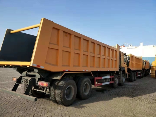 351-450 PS HOWO 8X4 Schwerlastdämpfer mit 12 Rädern und 300L Tanker