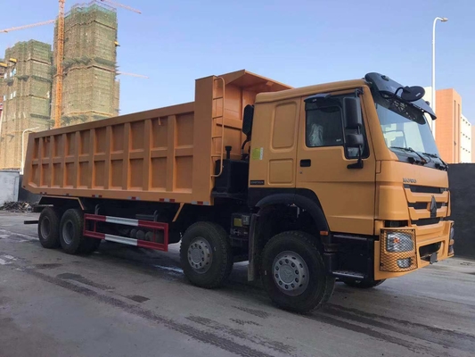 351-450 PS HOWO 8X4 Schwerlastdämpfer mit 12 Rädern und 300L Tanker