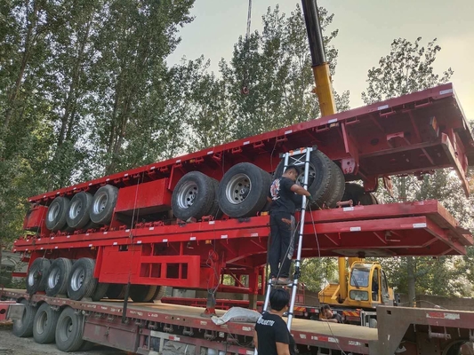 Transport mit 3 Achsen Flachbett-Semi-Anhänger und 315/80r22.5 Reifen erleichtert