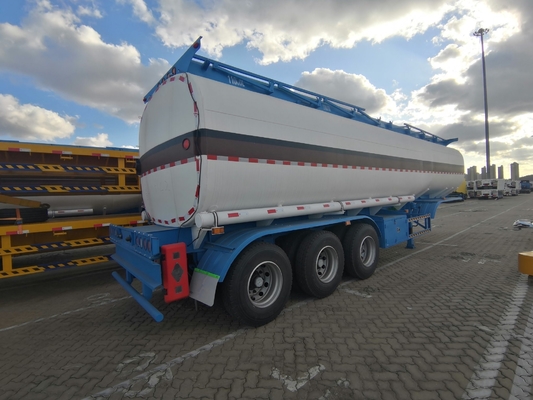 Sinotruk HOWO Kraftstoffbehälter Anhänger für Afrika Wabco Relaisventil individuell konfiguriert