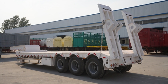 4 mm Plattformstärke Schwerlast-Low-Bed-Semi-Trailer-Chassis-Trailer mit 1820 mm-Fahrbahn