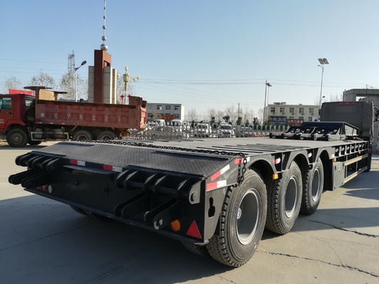Schwerlastfahrzeug 50 t 60 t Container-Traktor Niederbettanhänger mit Materialien
