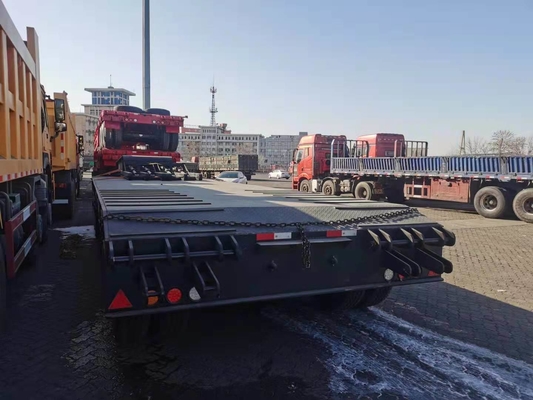 Schwerlastfahrzeug 50 t 60 t Container-Traktor Niederbettanhänger mit Materialien