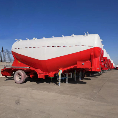 Transport von Schüttpulver mit einem Zementschüttlaster von Sinotruk und einem Weichai 4102-Motor